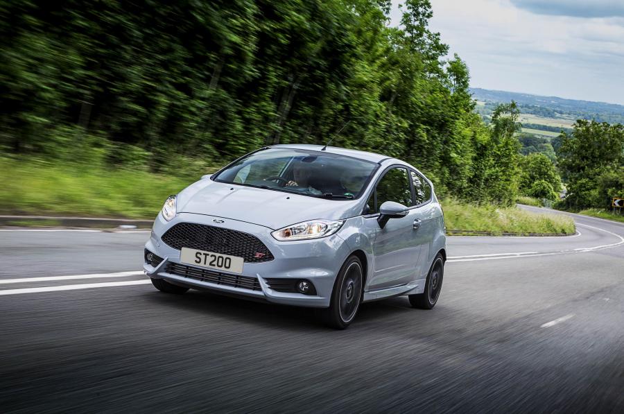  Ford Fiesta ST200 2016 года  (UK) (фото 2 из 31)